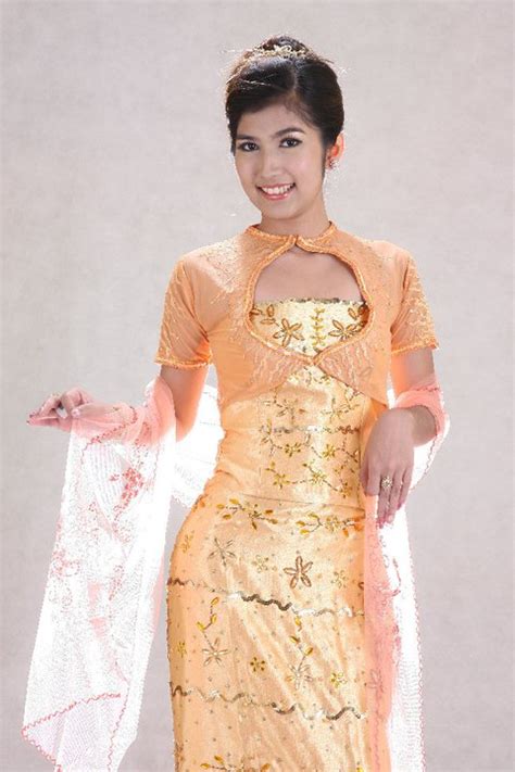 photo model maw phu maung with beautiful golden myanmar fashion dress