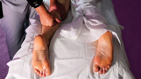 deep tissue calf and foot massage popping muscle knots [asmr][no talking