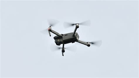 perpignan une livraison par drone dans la cour de promenade de la prison lindependantfr