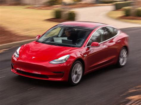 Elon Musk Said Teslas 35 000 Model 3 Would Arrive By The End Of 2018