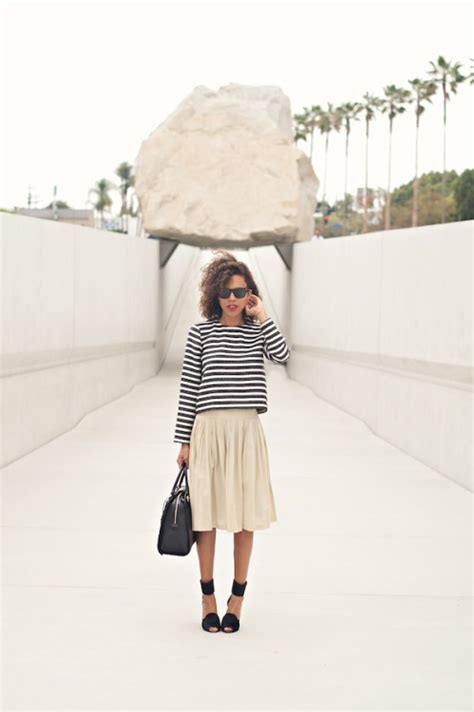 street style ways  wear midi skirt  fall
