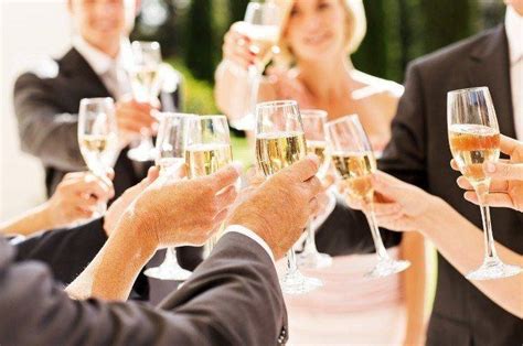 10 Ways To Be The Best Ever Wedding Guest