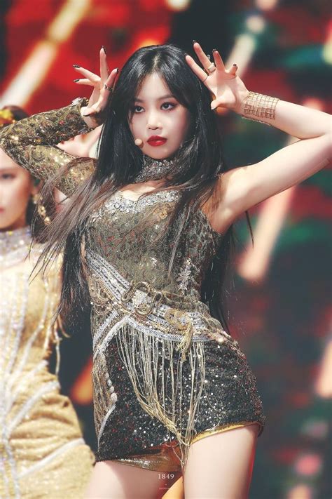 Gidle Soojin In 2020 Kpop Fashion Kpop Outfits Stage Outfits