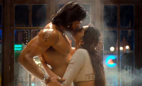 kiss and tell bollywood scenes which scored maximum on internet