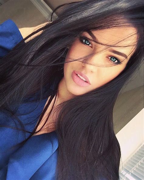 23 Blue Eyes Instagram Model Inspirasi Penting