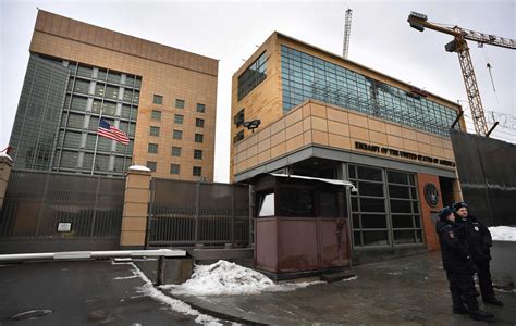 U S Hires Company With K G B Link To Guard Moscow Embassy The New