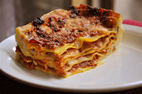 mardas eating  cooking lasagna