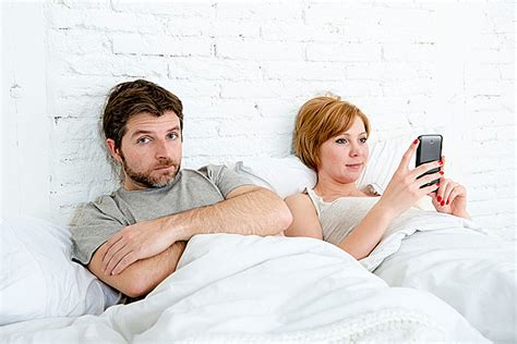 man divorces wife who chose texting over wedding night sex