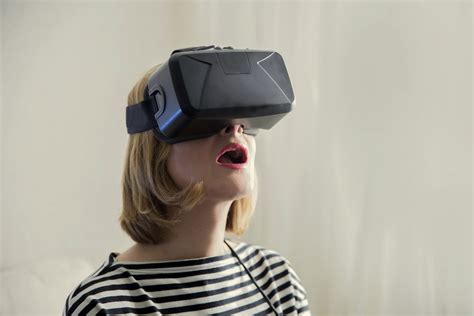 Woman Wearing Vr Headset Thinkjpc