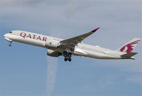 qatar airways resumes  weekly flights  nepal  himalayan