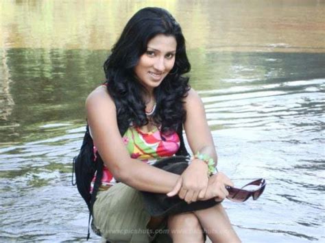 sri lankan actress and fashion model deena ediriwickramasooriya