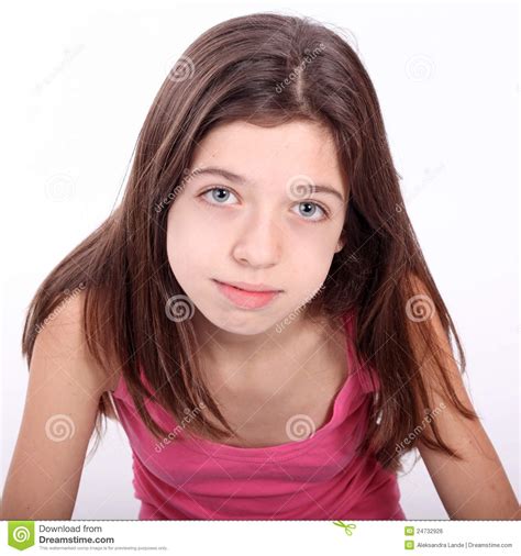 menina adolescente nova bonita com suportes foto de stock