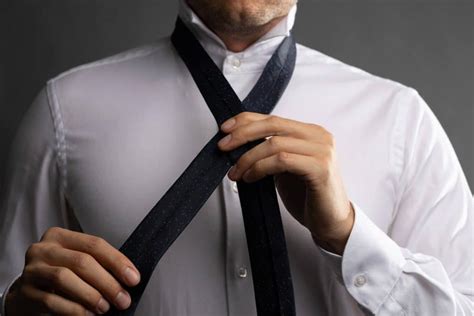 How To Tie A Simple Tie Knot A K A Oriental Knot The Modest Man