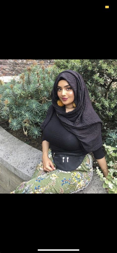 anybody know her name or id hijabi