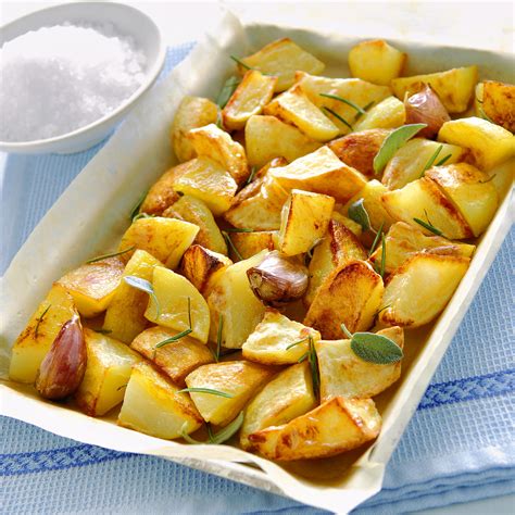 preparare gli spicchi  patate al rosmarino ricetta irresistibile
