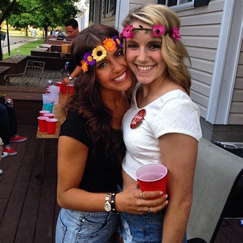 College Girls Know How To Look Hot And Have Fun 39 Pics