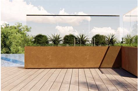 In un condominio la terrazza a livello è una superficie scoperta delimitata. Fioriera in metallo Cristal