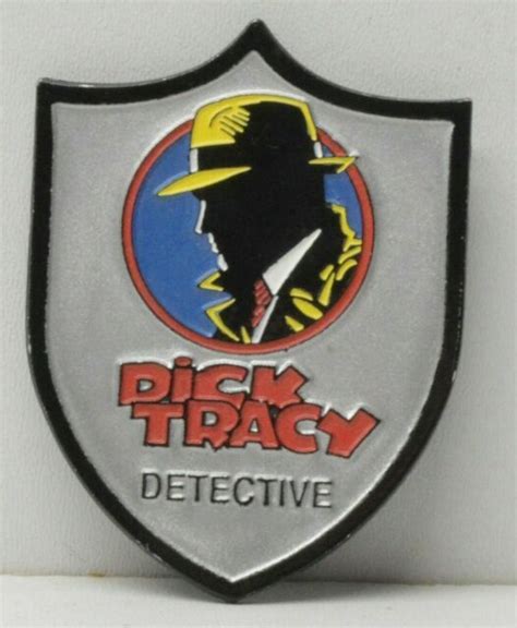 dick tracy detective pin badge applause walt disney warren beatty movie
