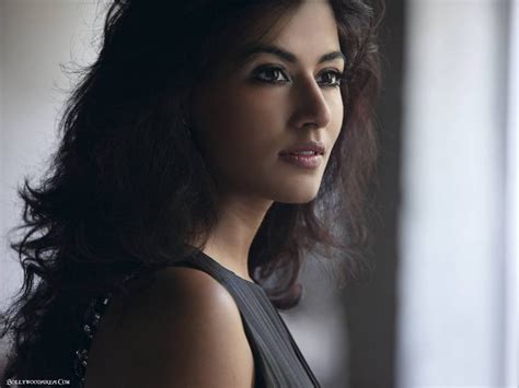 hot actress pics chitrangada singh