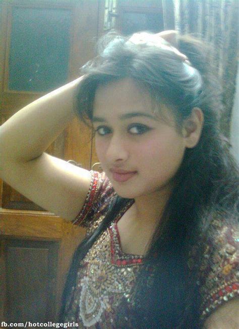 pakistan hot girls in outdoor and in saree pictures hot college girls