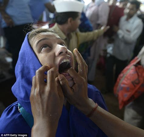 thousands line up for live asthma cure in india daily mail online