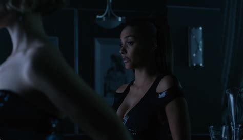 Nackte Jessica Lucas In Gotham