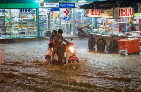 thailand rainy season     bangkok  unusual trip