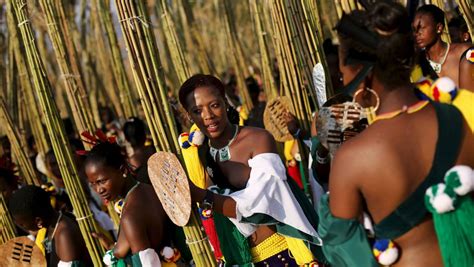 swaziland reed dance festival continues despite calls to mourn dead