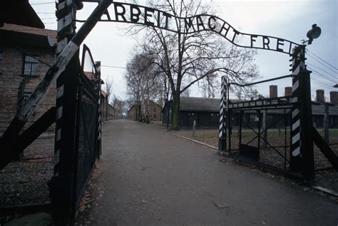 main entrance gate  auschwitz holocaust concentration camps pictures  holocaust