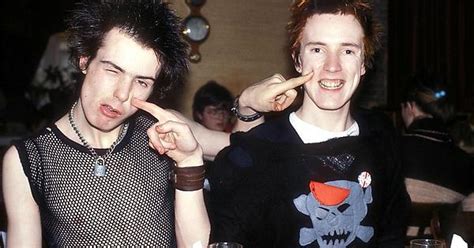 sid vicious and johnny rotten in luxembourg 1977 imgur