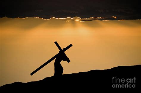 jesus christ carrying  cross   wwing