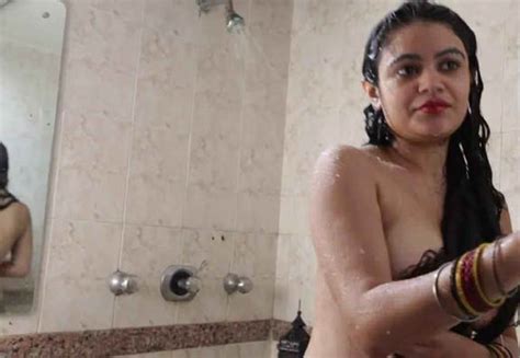 big boobs bhabhi ke nude bathroom pics liye horny husband ne