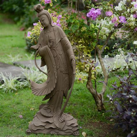 elevate     garden  garden statues yonohomedesigncom