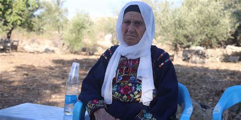 İsrail e alınmayan müslüman kadın vekilin büyükannesi allah trump u