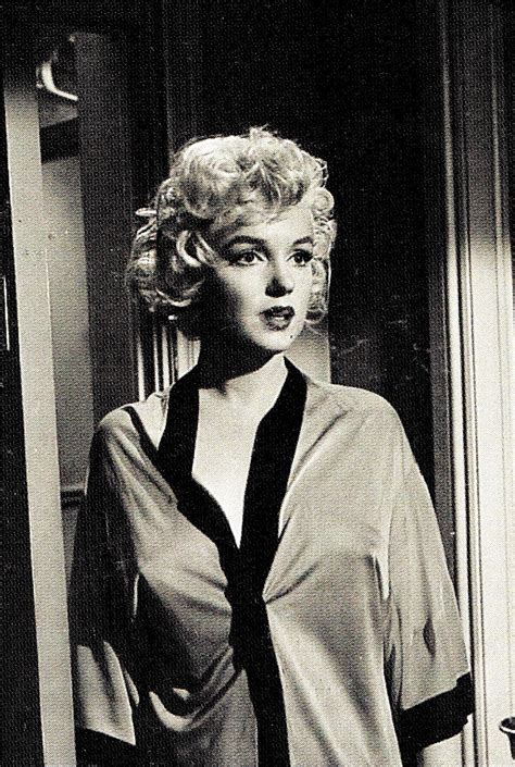 rare marilyn monroe photo detail shot on the set of some like it hot