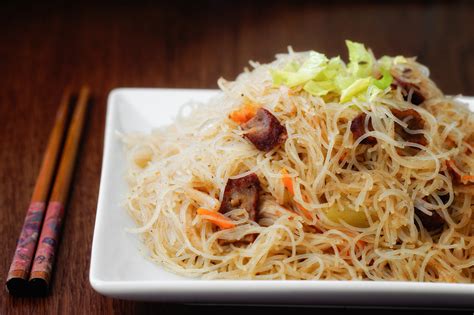 Singaporean Fried Rice Noodles With Chinese Bbq Fake Pork