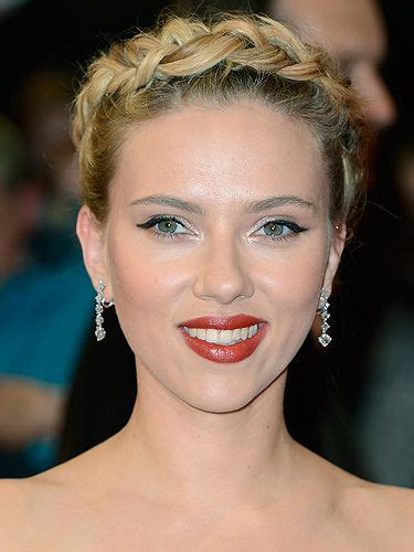 See Scarlett Johansson S Gorgeous Beauty Look At The Avengers Premiere