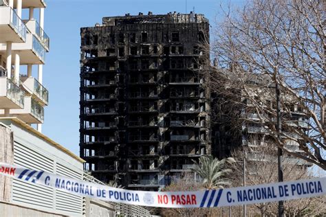 valencia spain deadly fire engulfs apartment building  spanish city