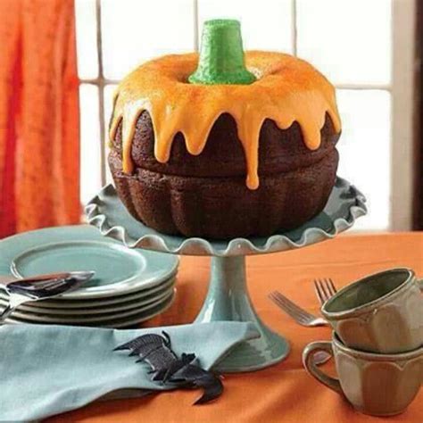 mini bundt cake pumpkins