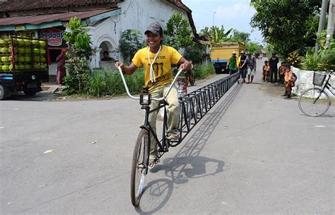 Indonesian Villagers Build World S Longest Bicycle At 44ft