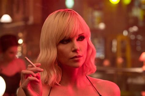 people love charlize theron s atomic blonde fight scenes