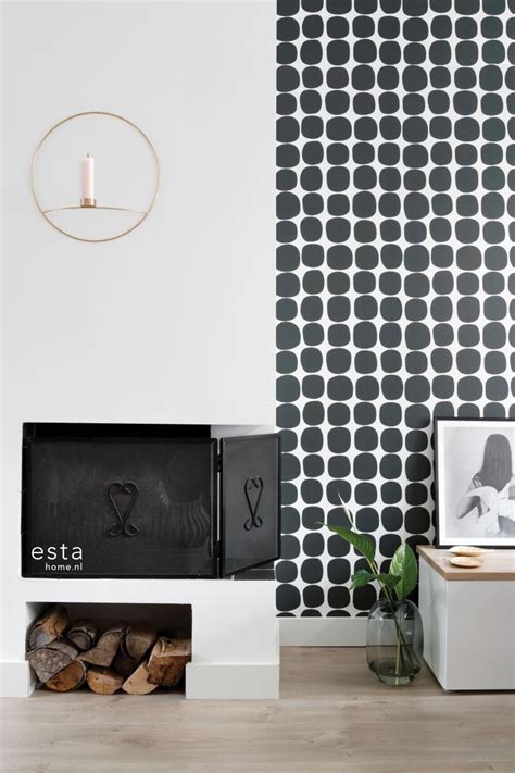 dit sfeervolle behang met grafisch motief  zwart wit  perfect bij een scandinavische