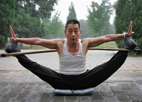 12 Craziest Flexible People Stretching In Public Huffpost