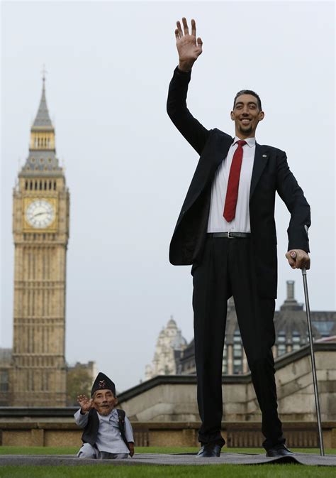 world s tallest man meets his 55cm counterpart for world records day