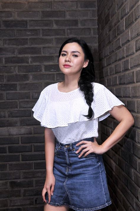 vicky shu makin seksi dengan rambut kepang foto 2