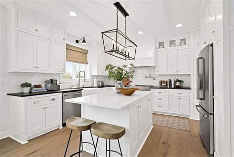 kitchen island   chairs  west chester kitchen island   backless stools