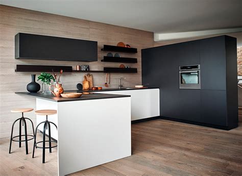 Oggi voglio presentarvi alcune idee in piu' su come arredare la vostra cucina classica in bianco e nero. Cucina nera: idee eleganti e moderne per la casa - Ispirando
