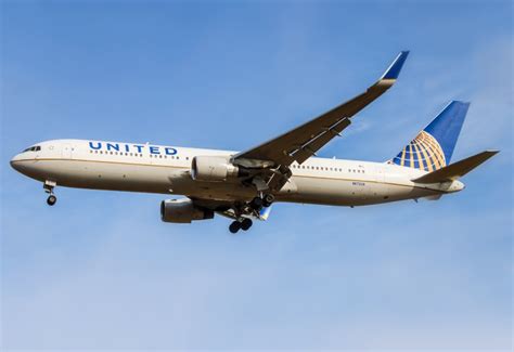 N672ua United Airlines Boeing 767 300er By Edwin Sims Aeroxplorer