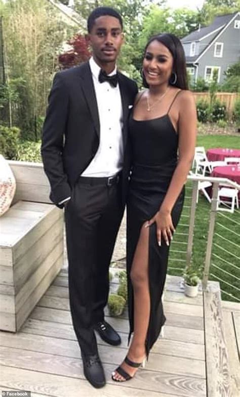 Sasha Obama Goes To The Prom Former First Daughter 17 Looks Very