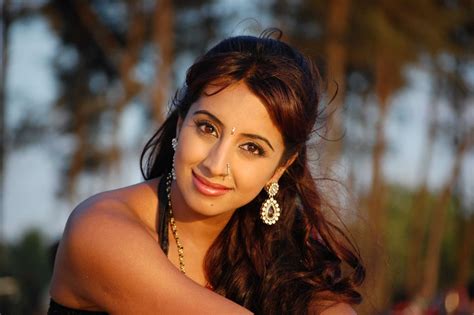 sab sexy actress sanjanaa latest cute photo gallery in saree stills images